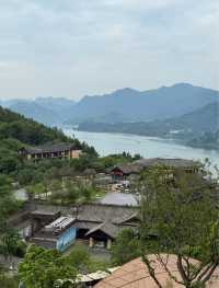 最愛無邊山崖泡池 - 邊泡溫泉邊賞湖景！