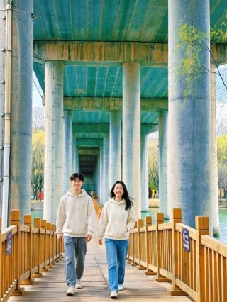 Awesome! Go to Pengyang, Ningxia in April to see the most beautiful terraced flower fields—perfect for photos!