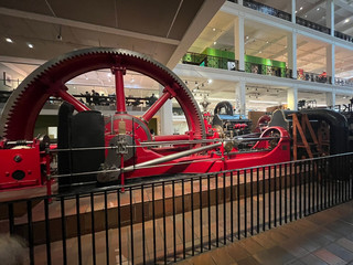 A Must-See Science Museum with Great Exhibits but Crowded Spaces