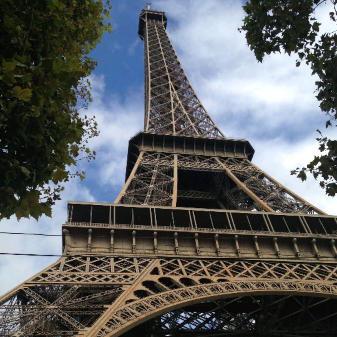 フランスといえばエッフェル塔です。フランスを訪れたら絶対に欠 ...