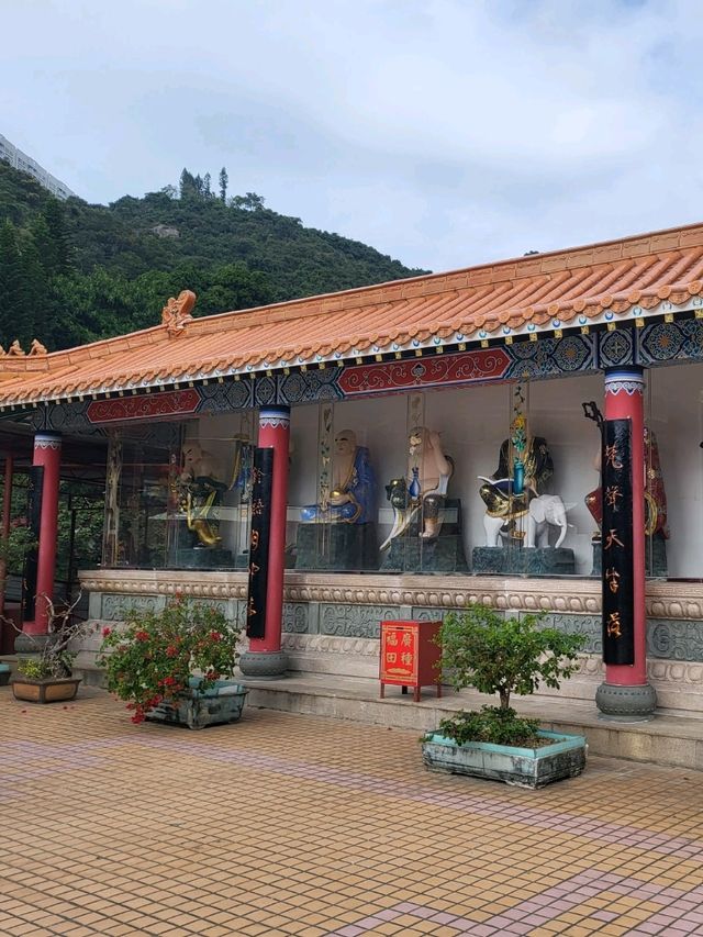 應該是全港最多佛像的寺院