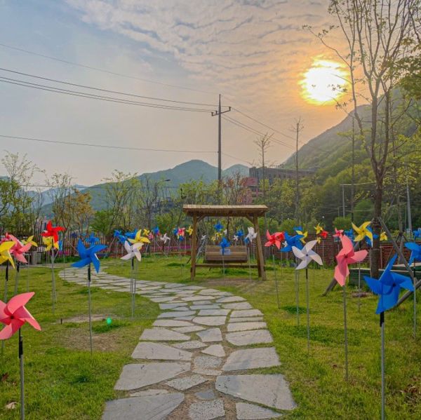 낮에도 밤에도 예쁜 공주 글램핑장 