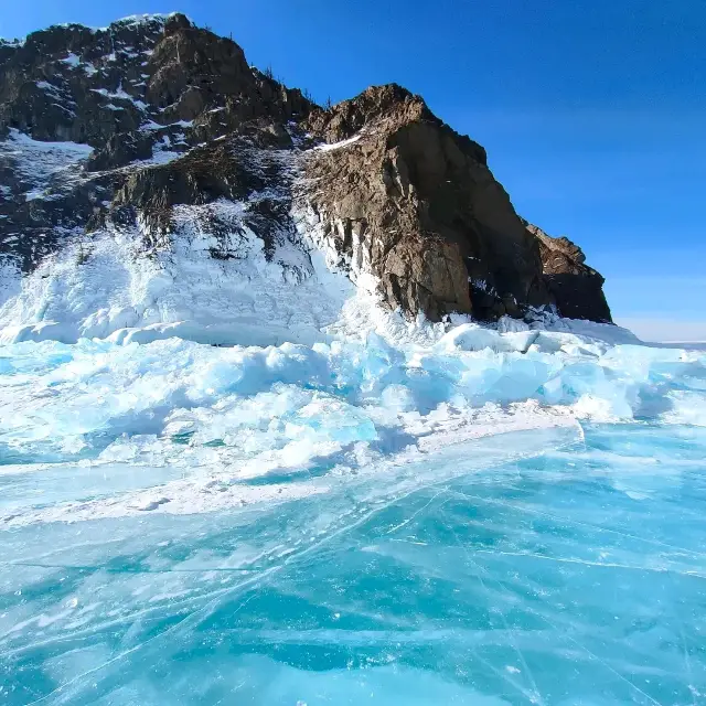 An exhibition of unusual sculptures on lake Baikal