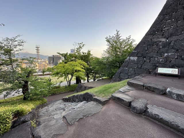 山梨・甲府。甲府駅前『舞鶴城公園』を散策。