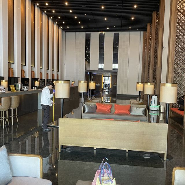 The luxurious lobby of Silk Place Tainan