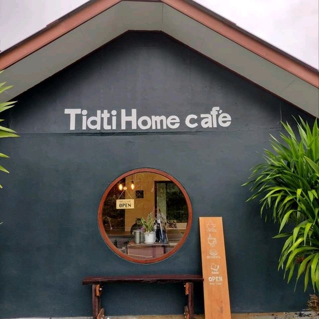 Tidti Home Cafe คาเฟ่เล็ก ๆ @ ป่าพะยอม