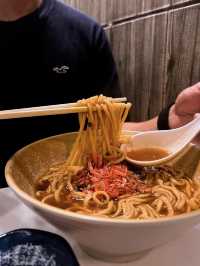 尖沙咀超人氣長龍小店，只賣三碗麵🍜?!