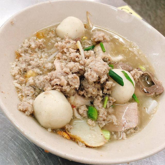 曼谷泰國🇹🇭在地小吃美食💯😋 Rung Rueang Pork Noodle (Left Shop) รุ่งเรืองตั๋ง ห้องมุม