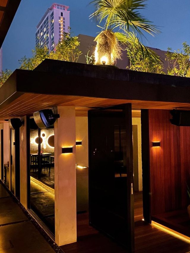 New Rooftop Lounge In Jakarta 🌃