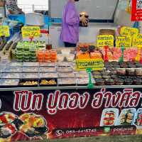 สะพานปลาอ่างศิลา ตลาดอาหารทะเลและของฝาก จ.ชลบุรี