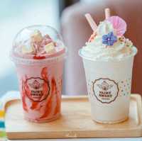 คาเฟ่ธีมหมู่บ้านขนมหวาน สวยดั่งเทพนิยาย