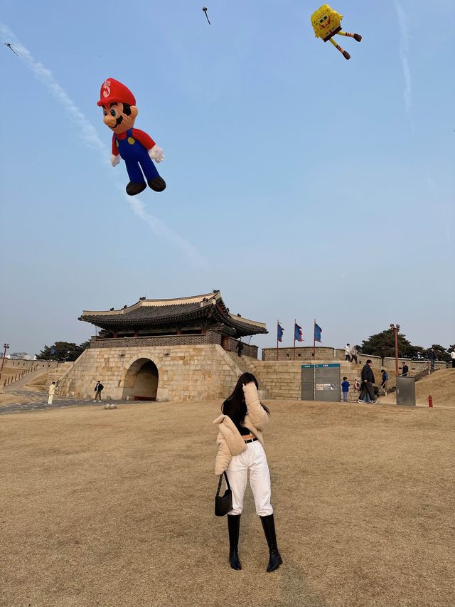 서울 근교~! 수원 화성에  날리는 연들이 한가득한 이 곳!! ‘동일포루’ 를 소개합니다⭐️