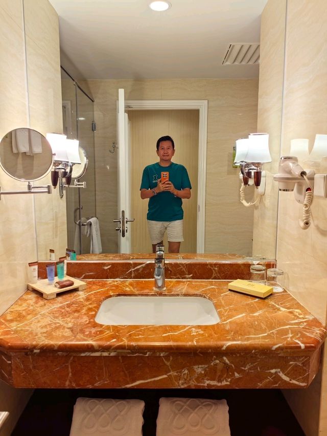 Hotel with Nice View and Good Locationl