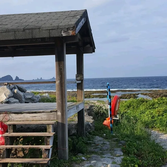 看海發呆，蘭嶼處處是涼亭。