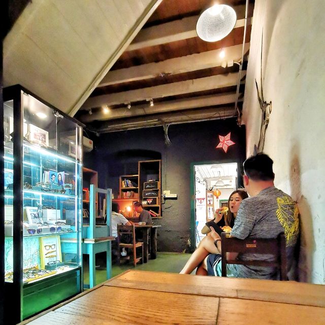 Nice breakfast at The Mugshot Cafe ☕🍔