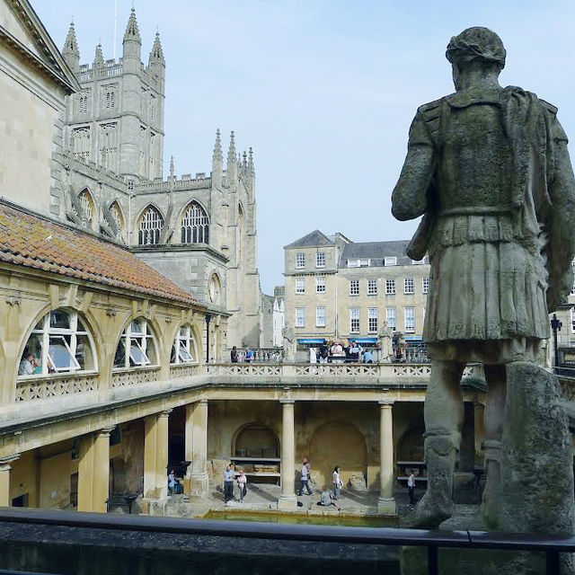 Explore historic Roman Baths in Bath 🇬🇧