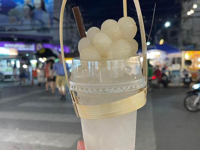 เดินไป กินไป ที่ตลาดโต้รุ่งหัวหิน