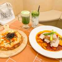 《🌿啟德Airside輕食新餐廳｜特濃抹茶🍵+明太子薄餅🍕》