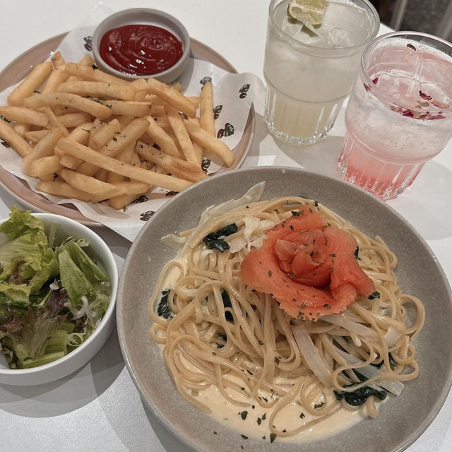 【九龍灣餐廳】平價美食，煙三文魚菠菜意粉只需$88！
