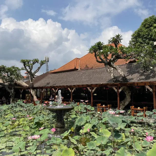 우붓 연꽃 궁전 구경하고 스타벅스 사먹기 : Ubud Water Palace