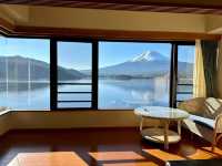 「秀峰閣湖月飯店：東京必訪富士山美景，泡湯體驗」