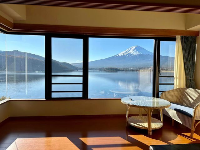 「秀峰閣湖月飯店：東京必訪富士山美景，泡湯體驗」