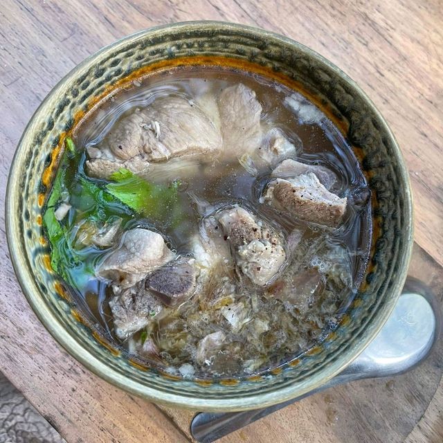 Woo ma Ca moo แม่กำปอง 