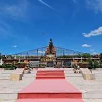 อนุสาวรีย์พระนางจามเทวี