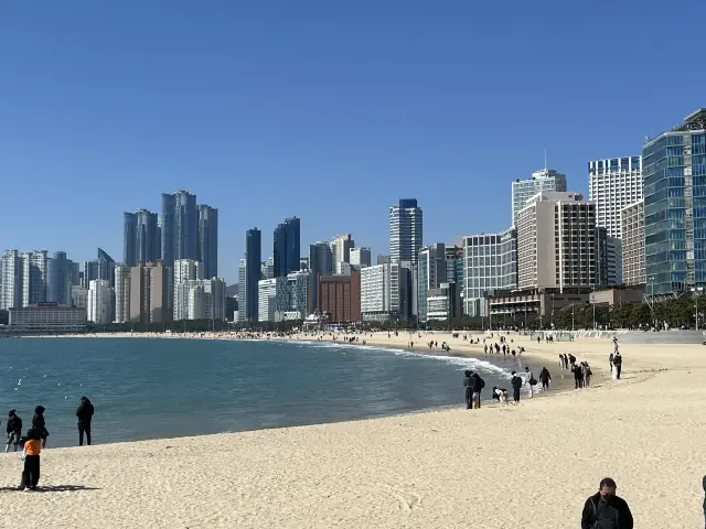 韓國釜山美麗海灘|海雲台水浴場，周遭海鮮餐廳超好吃