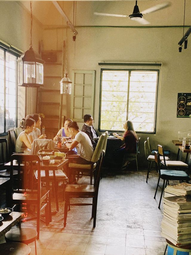 Vintage cafe shop in Ho Chi Minh City🇻🇳