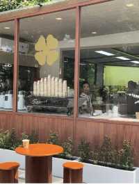曼谷Thong Lo區的GLIG咖啡店☕️，是一個值得打卡的地方