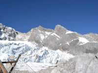 The mighty Yu Long Snow Mountain