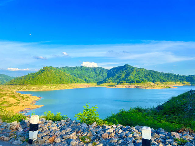 จุดชมวิวเขื่อนขุนด่านปราการชล จุดขึ้นเรือเขาช่องลม