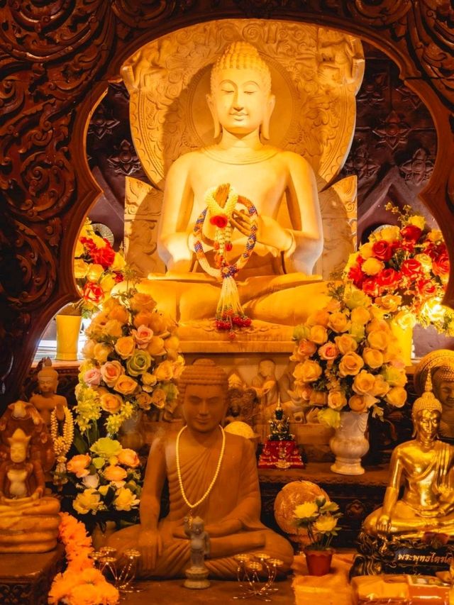 unseen ลพบุรี เดินขึ้น ปราสาท รวมรอยพระพุทธบาท 