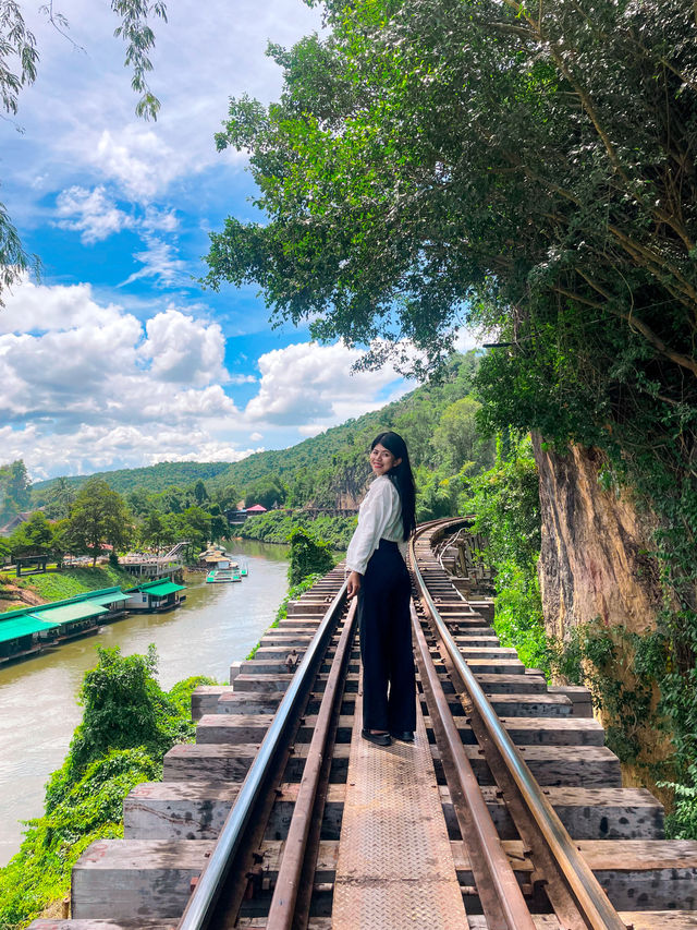 ชุ่มช้ำกันที่สะพานรถไฟสายมรณะ