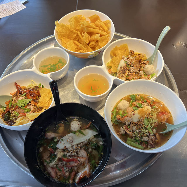 โหน่ง ชะชะช่า บะหมี่เกี๊ยว  🍜