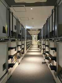 Acro Capsule Hotel โรงแรมใจกลางโดทงโบริ