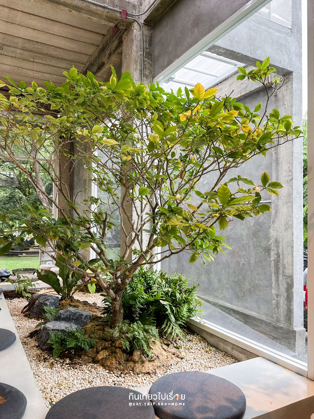 คาเฟ่สไตล์ Loft Glasshouse ย่านตลิ่งชัน