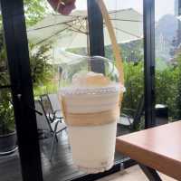 จิบกาแฟ ชมวิวเขาอีโก้ ที่ IKO Camp & Cafe