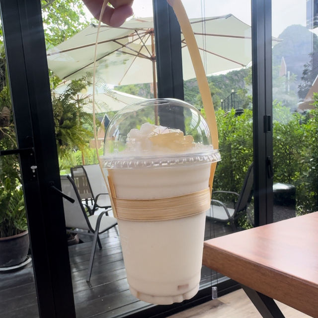 จิบกาแฟ ชมวิวเขาอีโก้ ที่ IKO Camp & Cafe