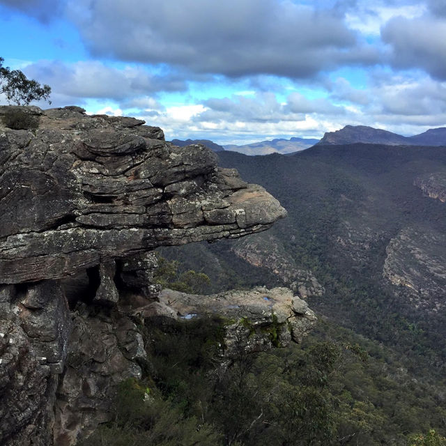 Wilderness Wonders: Grampians National Park's Majestic Beauty 