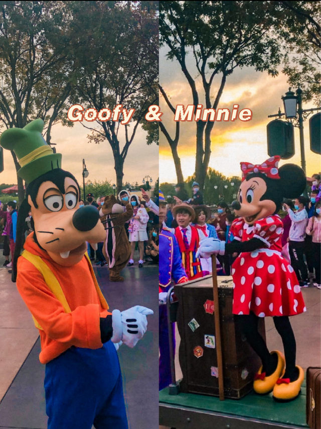 Mickey’s Storybook Express Parade at Shanghai Disneyland 🚂