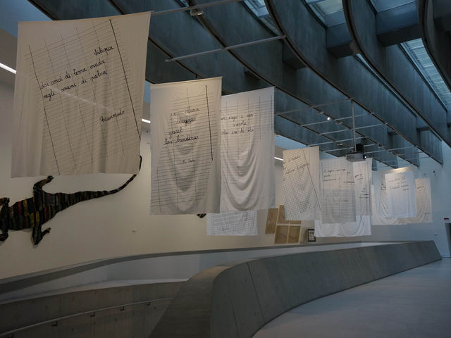 【イタリア・ローマ】黒い階段に導かれて巡るローマ・イタリア初の国立現代美術館MAXXI