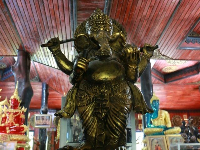เที่ยวพิพิธภัณฑ์ ชาติ ศาสน์ กษัตริย์ วัดล้านหอย
