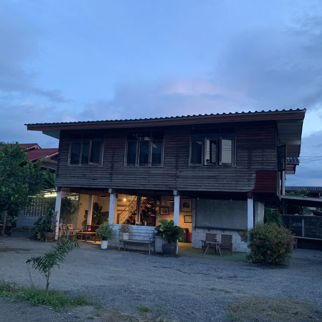 หลังเขา Cafe & Homestay