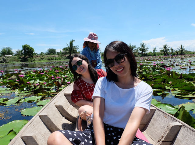 ตลาดน้ำทุ่งบัวแดง นครปฐม