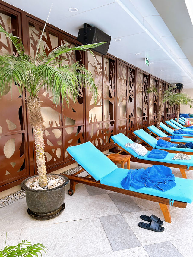 Great Pool and Facilities at Radisson Blu Hotel Shanghai New World