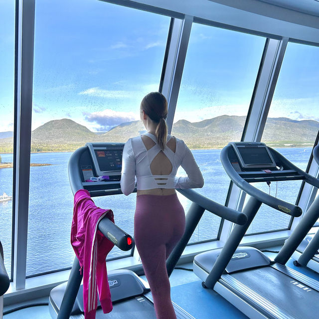 Cruise with Luxury Ovation of the Seas to Alaska 