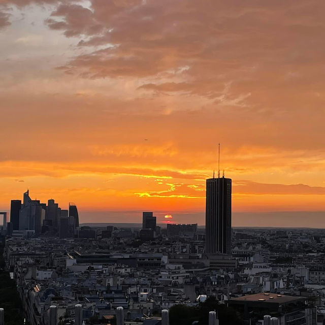 Sun-Kissed Splendor: Arc de Triomphe's Twilight Majesty