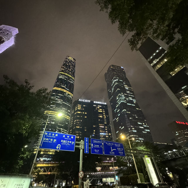 Evening Stroll at Huacheng Square: A Glimpse into Guangzhou's Nightlife